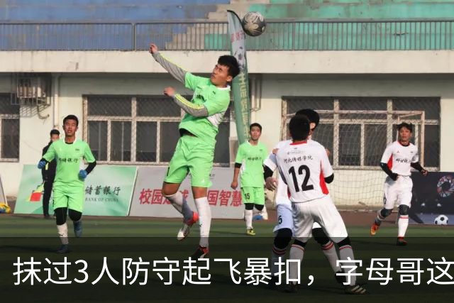 抹过3人防守起飞暴扣，字母哥这一球打停老鹰
